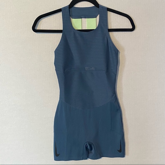 Nike Women’s Running Singlet size XS CK4234-418 New